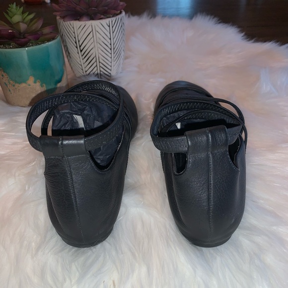 Eileen Fisher Joe Flat EUC - Picture 3 of 6